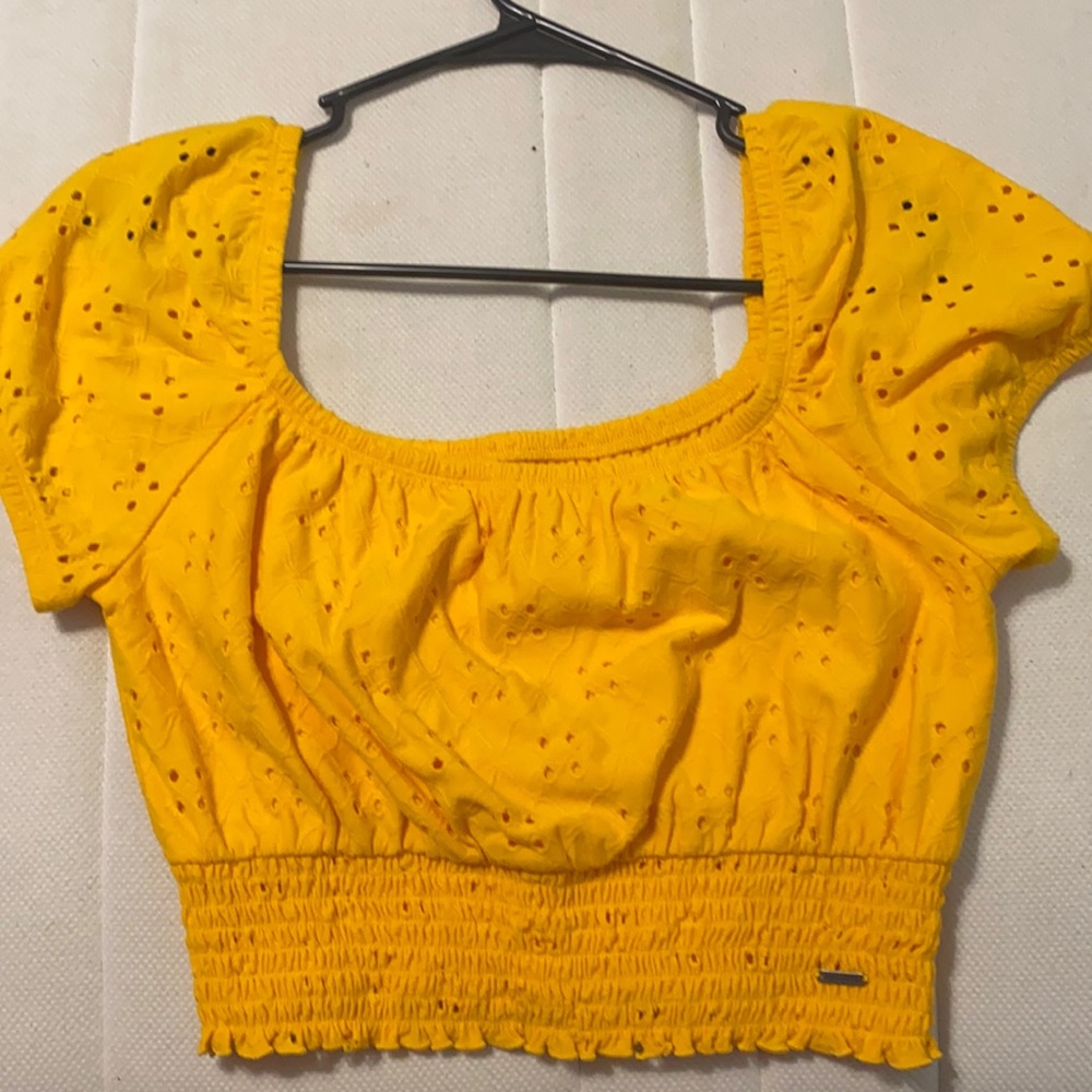 Hollister top